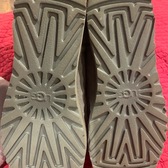 UGG Cory II Genuine Shearling Lined Boot -Charcoal, size 7 - Picture 3 of 3